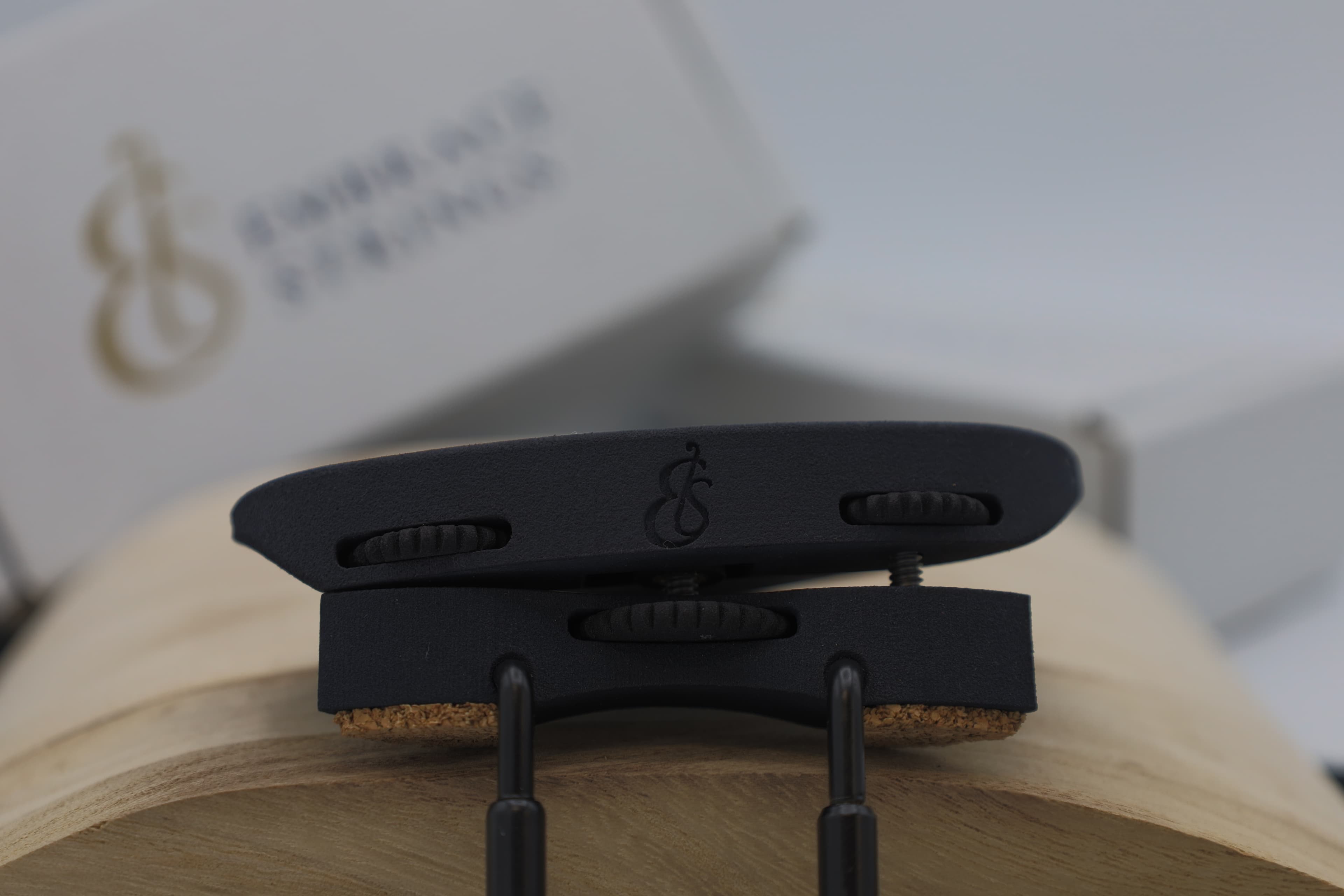 Close-up of an Embrace Strings adjustable chinrest